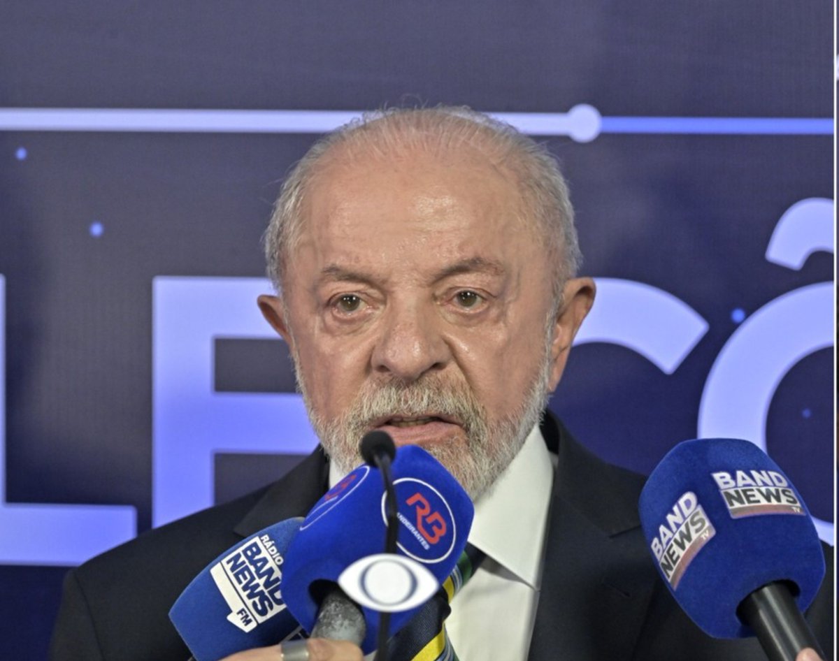 greennewsofc's tweet photo. Lula aponta as bets como uma das principais causas dos problemas econômicos do país, mas não cita o setor durante debate da Band🚨

Apesar de apontar as bets como uma das principais responsáveis pelos problemas econômicos do país, o presidente Lula passou todo o debate da Band sem mencionar o setor. A ausência chama a atenção em meio à discussão sobre as medidas do governo para restringir o mercado de apostas no Brasil. Afinal, se as bets são tão relevantes para a economia, por que o assunto ficou de fora do debate?