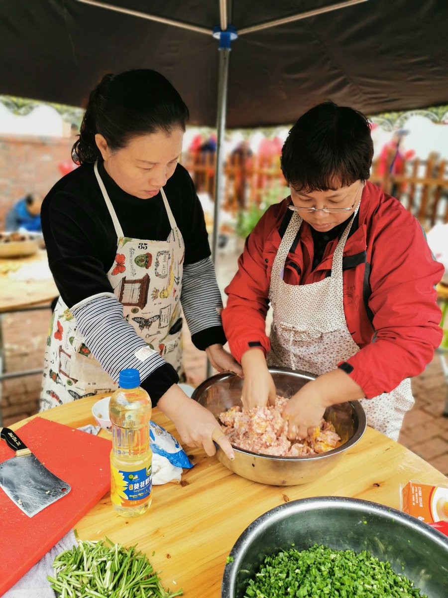 Krzyszt97849882's tweet photo. @Chen Yanren, thanks for lending your stove to help with the labor — this little favor means a lot! https://t.co/BZBaJVi76m