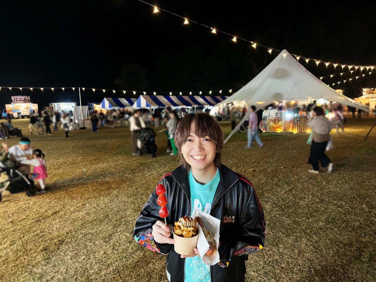 ShoyaChibaMusic's tweet photo. #イバラキドリームランド 思い出📸
@ibarakidream

キッチンカー＆フードテントにて
スイーツなど美味しくいただきました😋

#千葉翔也 https://t.co/9ag6ImrcHM