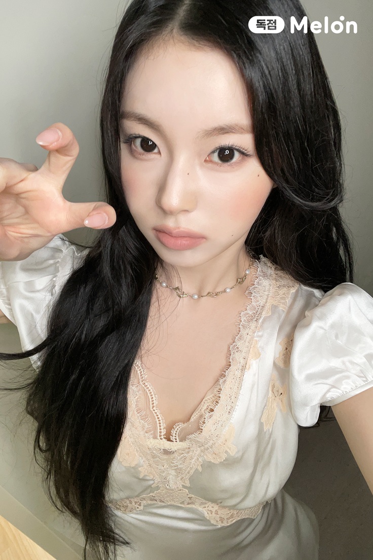 melon's tweet photo. NSWER를 위해 멜론이 준비한
NMIXX 독점 셀카가 도착했습니다 🏹
🍈 https://t.co/xbZyXOZySO

@NMIXX_official
#Melon #멜론 #스포트라이트
#NMIXX #엔믹스
#Strange_Muse
#긴소원 #BirthdayWish
#긴소원_BirthdayWish https://t.co/s0FdHy84wl