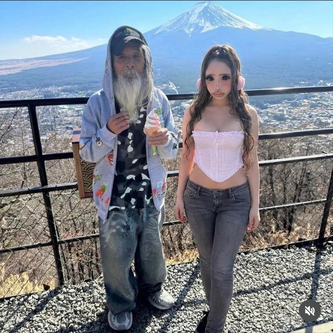 loveownder's tweet photo. vacation picture between me and &amp; @m3inii 
(I'm the one in the left cause im wise as fuck) https://t.co/ie9etb8wHT