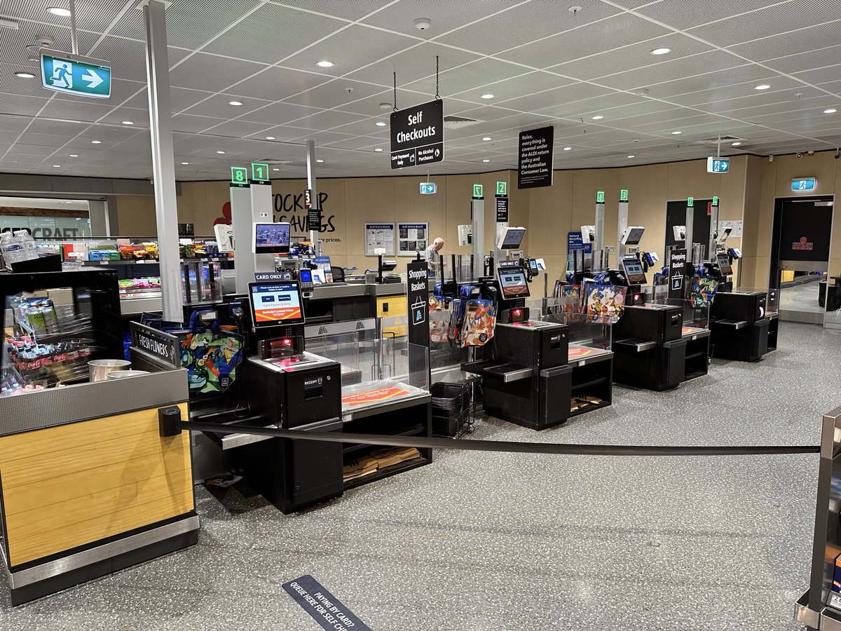 sam_potts's tweet photo. Put in a load of self checkouts and then never have them open. Great policy @ALDIAustralia https://t.co/WFO2GWfdYb