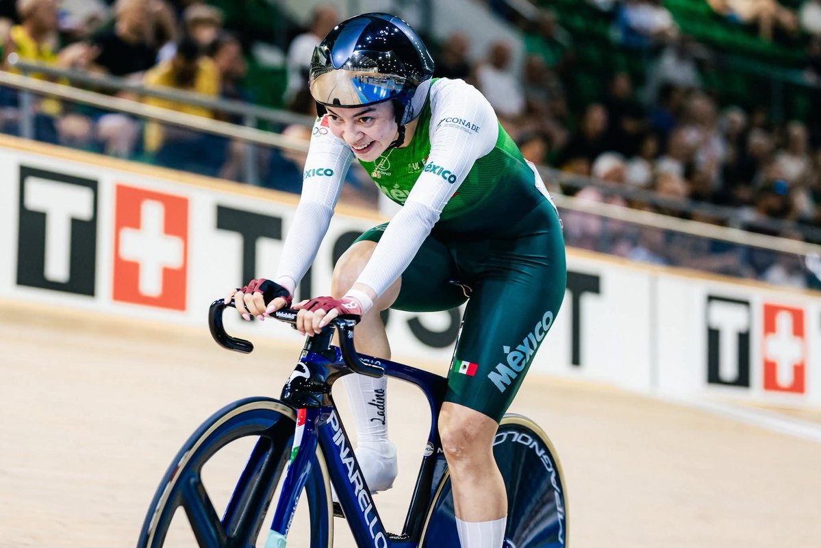 COM_Mexico's tweet photo. Yareli Acevedo demostró que está entre las mejores del mundo al concluir en cuarto sitio con 13 pts en la carrera por puntos del Campeonato Mundial de Ciclismo en Pista en Shanghai, China. A un paso del podio. https://t.co/qBHpJl1anh