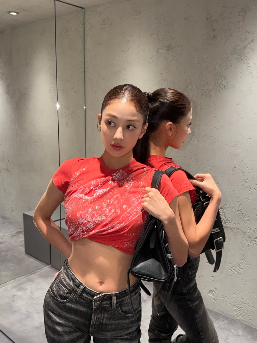 godmitzu's tweet photo. JIHYO FOR DIESEL SHE'S SO FINE https://t.co/q82orQ7MB4