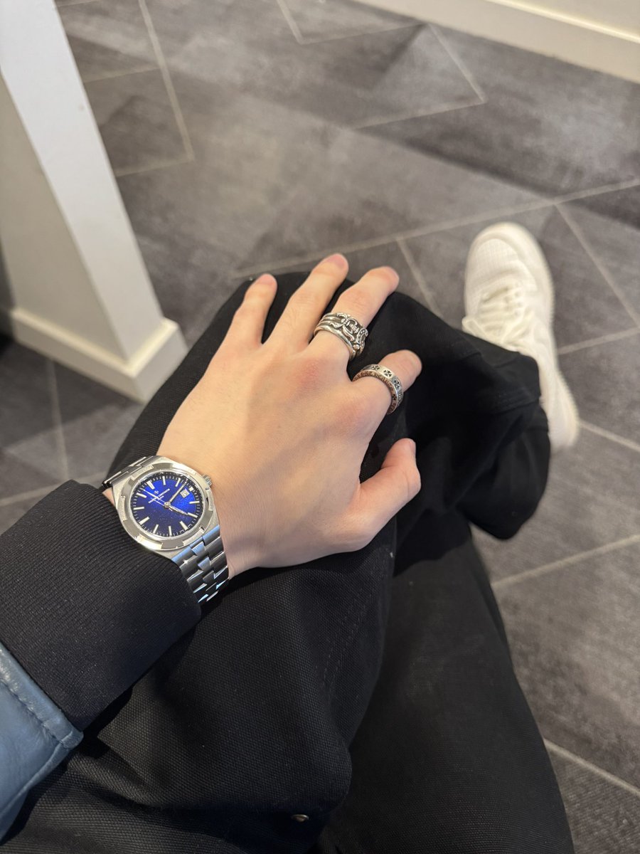 barrelwatches's tweet photo. 北大西洋をのんびり眺めていた一日

綺麗めな服にはラバーよりもブレスの方が合いますね🌊
にしても寒いわ https://t.co/SoLqlhvgU3
