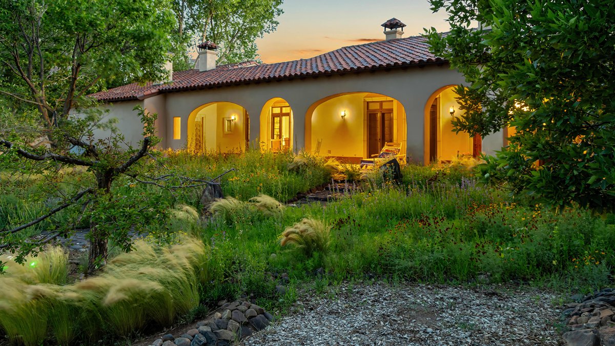 MansionGlobal's tweet photo. Actress Marsha Mason’s Former New Mexico Ranch Lists for $13.5 Million https://t.co/hSftZp3DzH