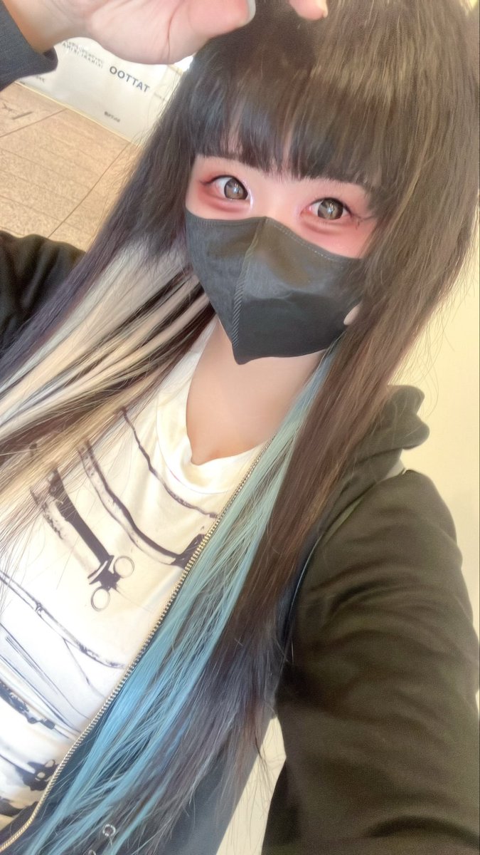 KOOLBOOST8_126's tweet photo. エクステつけました😊
ロングです❣️ https://t.co/FdoWc1Ys1O