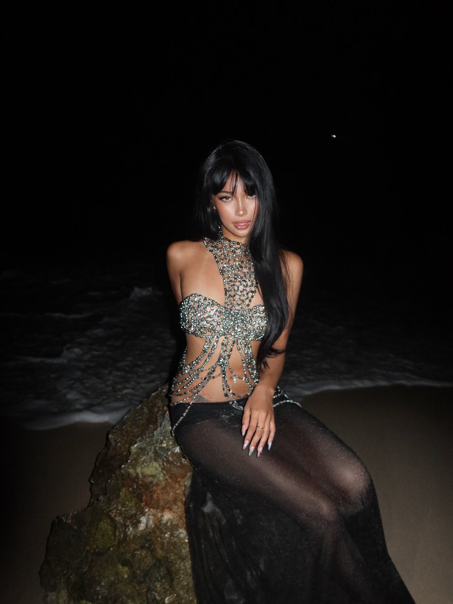 retoricaz's tweet photo. 𝒬uer entrar no mar? ℰu te guio. https://t.co/GrByhd6xeK