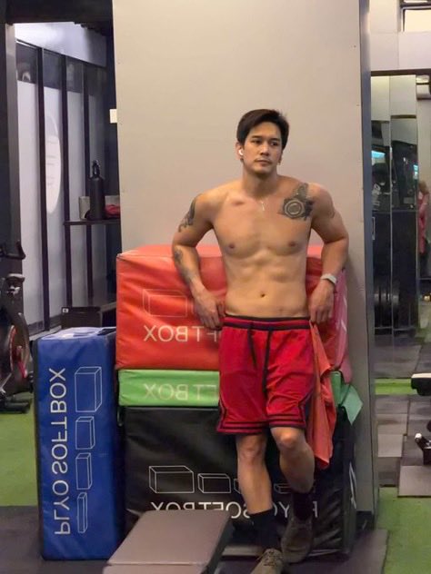 eechoarchive's tweet photo. ADRIAN ALANDY SERVING HOT DADDY VIBES??? 😭🔥 gets niyo na ako guys???!!! 🫦❤️‍🔥

#AdrianAlandy https://t.co/SMjkkIkWE1