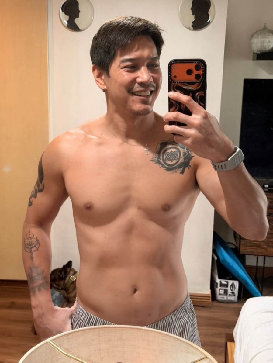 eechoarchive's tweet photo. ADRIAN ALANDY SERVING HOT DADDY VIBES??? 😭🔥 gets niyo na ako guys???!!! 🫦❤️‍🔥

#AdrianAlandy https://t.co/SMjkkIkWE1