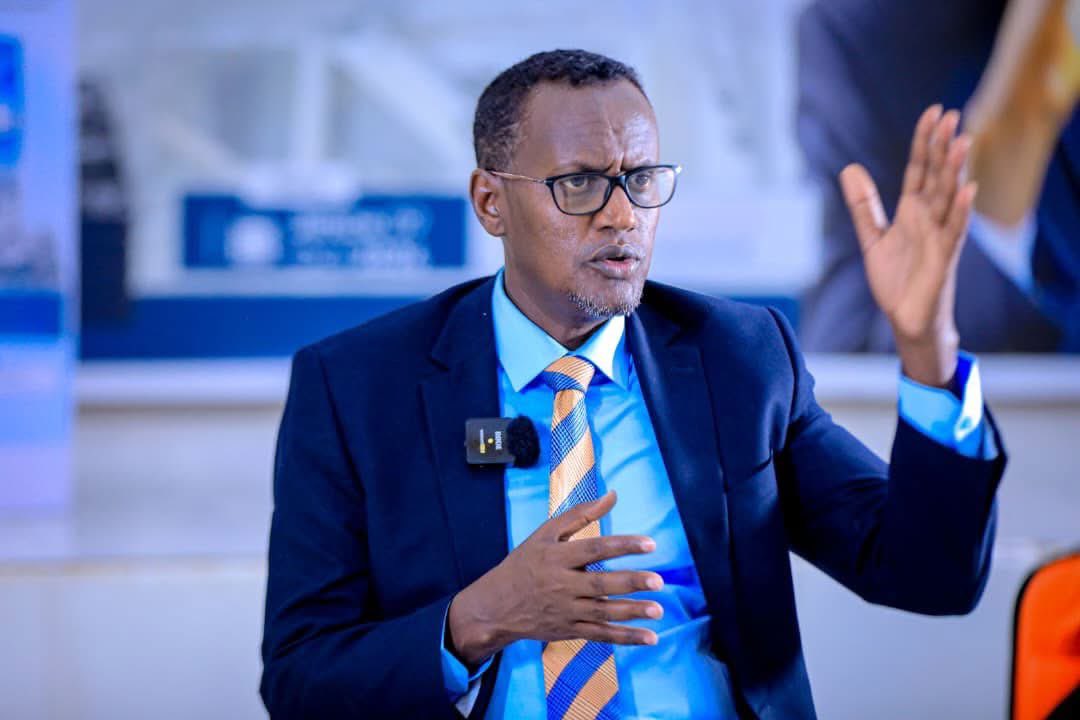 FalaadMedia's tweet photo. SAWIRRO-HORDHAC AH: Gudoomiyihii hore ee Guddigga  Doorashooyinka Dalka Qoraa/Siyaasi: Maxamed Xasan  Maxamed (Cirro) oo u Warammay, Warbaahinta Falaad (Falaad media). 

Qoddobbadda Waraysigga aad ku daawan doontaan Wax ka mid ah, Doorashooyinkii Soomaaliya ee 2021-kii, Buugga Hurgumo Maalmihii Adkaa ee Laascaanood,Dowladda Goboleedka Waqooyi Bari ee Soomaaliya iyo Arrimmo kale oo Muhiima ah. 

Waraysiga oo dhamaystiran waxaad aad Kala socon-doontaa  Mareegaha rasmiga ah, YouTube-ka iyo Baraha bulshada kale ee Warbaahinta Falaad ( Falaad media).

#FALAAD #PODCAST.