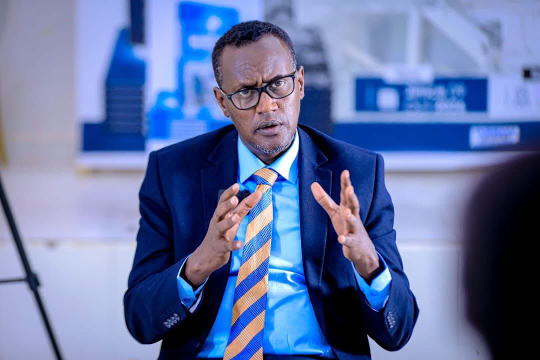 FalaadMedia's tweet photo. SAWIRRO-HORDHAC AH: Gudoomiyihii hore ee Guddigga  Doorashooyinka Dalka Qoraa/Siyaasi: Maxamed Xasan  Maxamed (Cirro) oo u Warammay, Warbaahinta Falaad (Falaad media). 

Qoddobbadda Waraysigga aad ku daawan doontaan Wax ka mid ah, Doorashooyinkii Soomaaliya ee 2021-kii, Buugga Hurgumo Maalmihii Adkaa ee Laascaanood,Dowladda Goboleedka Waqooyi Bari ee Soomaaliya iyo Arrimmo kale oo Muhiima ah. 

Waraysiga oo dhamaystiran waxaad aad Kala socon-doontaa  Mareegaha rasmiga ah, YouTube-ka iyo Baraha bulshada kale ee Warbaahinta Falaad ( Falaad media).

#FALAAD #PODCAST.