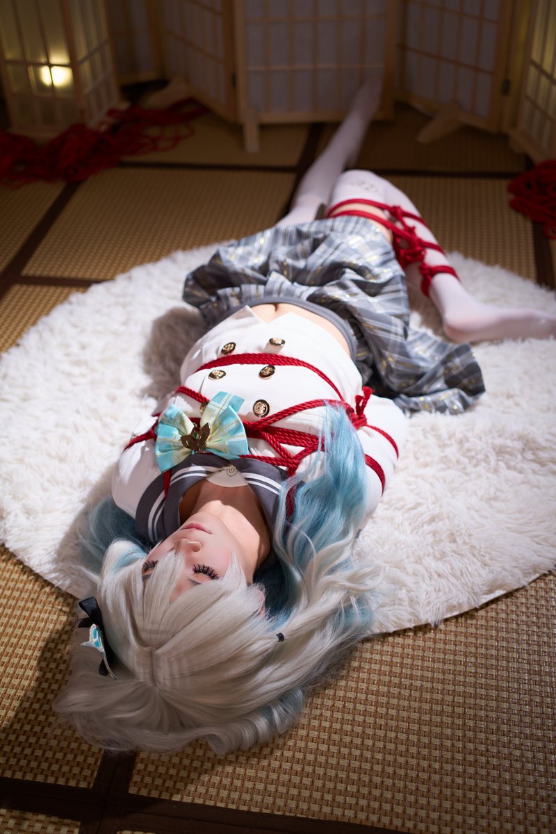GaoKirin's tweet photo. #伪娘 ＃男娘 ＃白丝 #可���的男孩子 #足控 #捆绑 #sm #调教 #重庆伪娘 
因为打不过异象仲裁，被小灰毛绑起来调教的流萤
如果开拓者想要的话，也不是不可以哦
场地@ojj54317
摄影@paming1145 https://t.co/zO1DD6sOfo