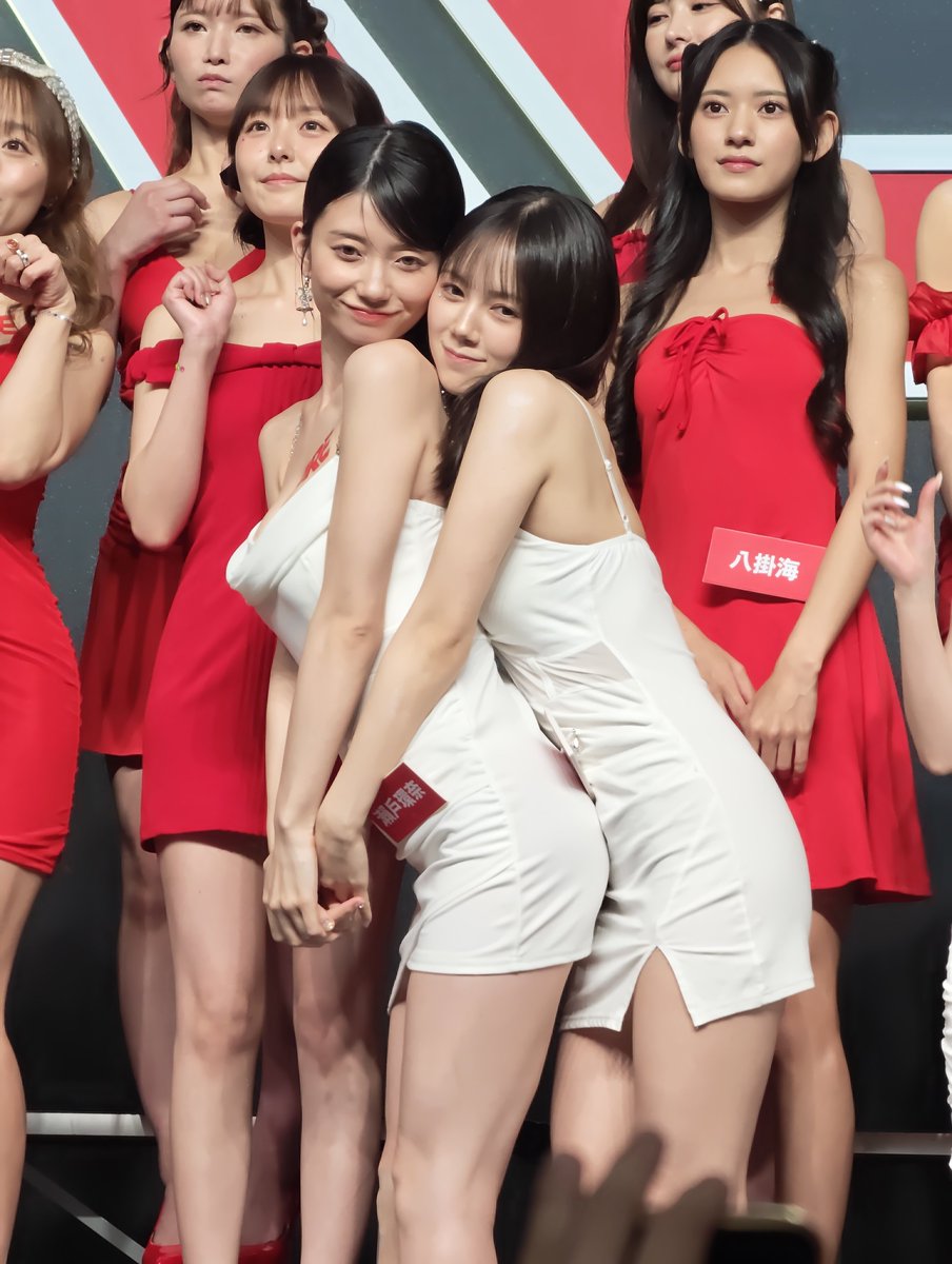2K8mBjuCgr94401's tweet photo. この瀬戸環奈ちゃんの隣にいるマジで可愛い子は誰ですか？ https://t.co/vrheCOdjVK