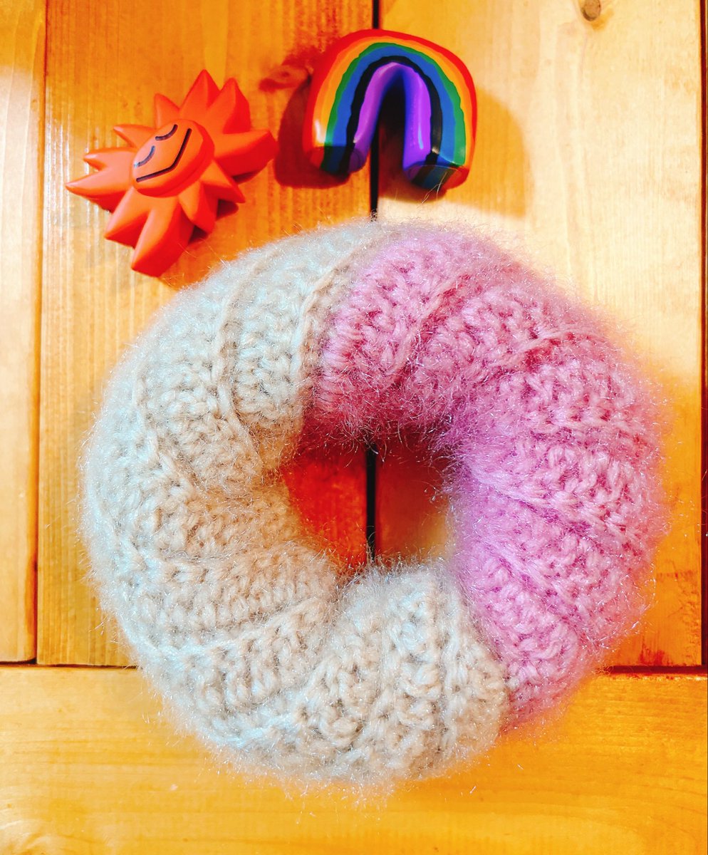 MariaQoo's tweet photo. 🍓フレンチクルーラー🍩🧶
（ベーグルくらいおっきくなった） https://t.co/V6gwP1drgQ