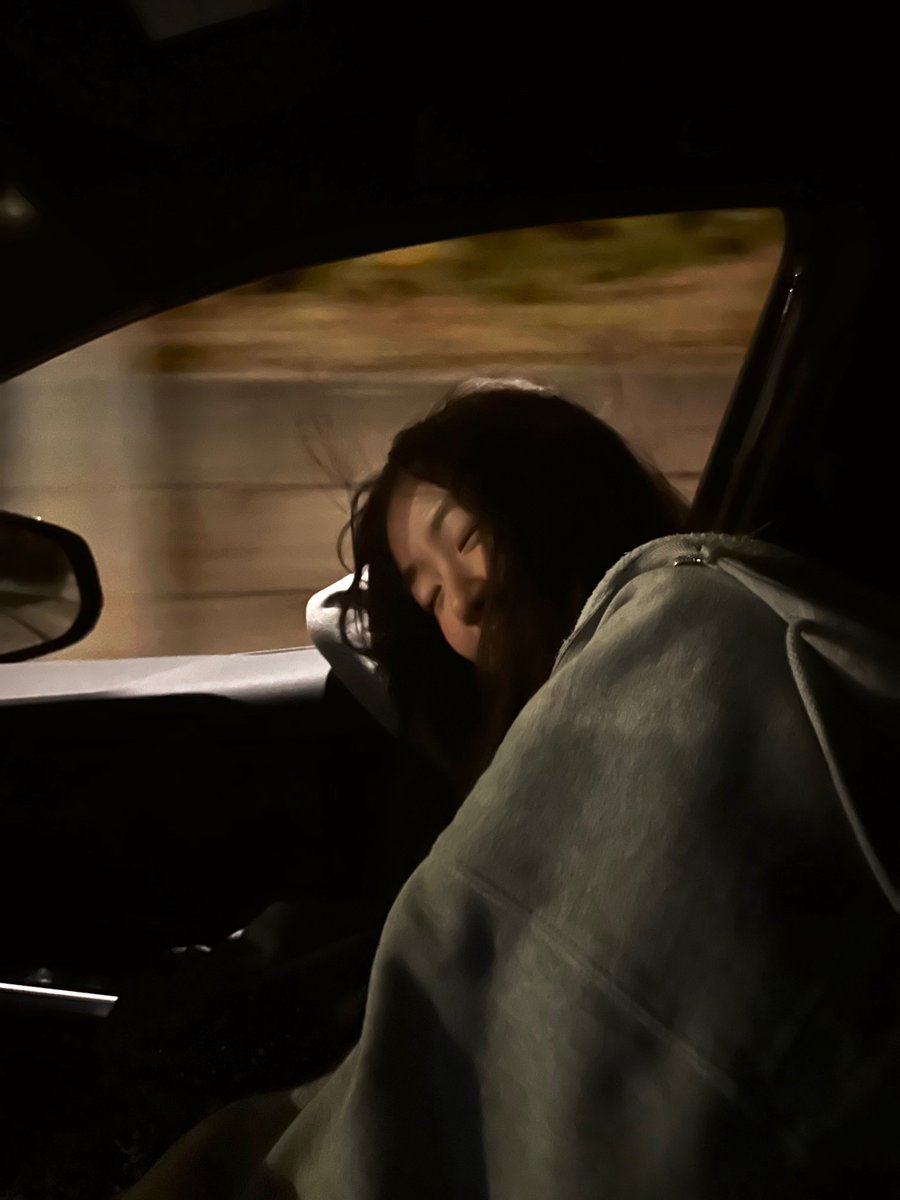 laureana_dos's tweet photo. Just a girl, her playlist, and a peaceful drive 🎶🌸 https://t.co/jLcnkf4JRY