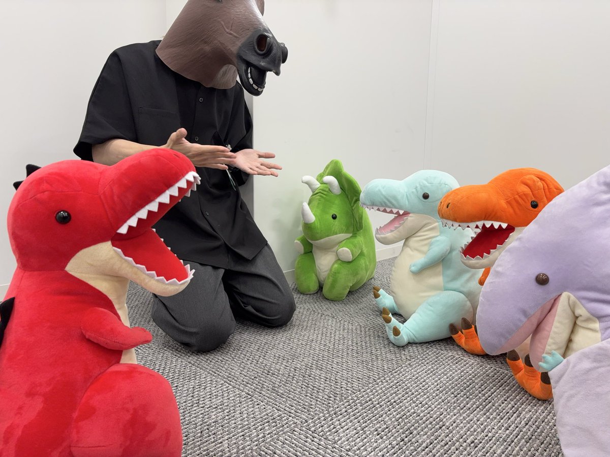 GMO_Sign's tweet photo. 焼肉にするか？お寿司にするか？

喋らない部下達とお昼ご飯の調整中です。 https://t.co/01L1O6fjeZ