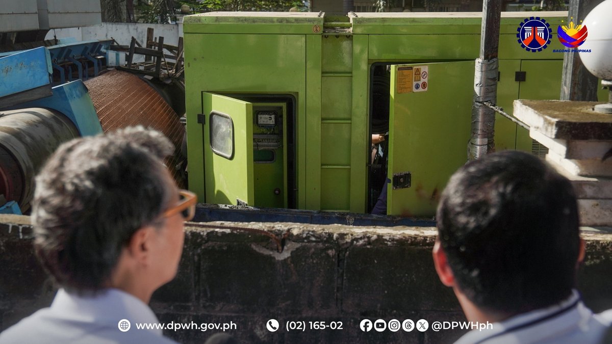 DPWHph's tweet photo. 𝐓𝐈𝐍𝐆𝐍𝐀𝐍: Ininspeksyon ni DPWH Secretary Vince Dizon nitong Lunes ang Diokno Pumping Station sa Pasay City matapos nakawin ang mga kable at iba pang electrical components na mahalaga upang mapagana ng maayos ang generator at..

Full story: https://t.co/jCtbwvhxZD https://t.co/cDW8Wa1u2M