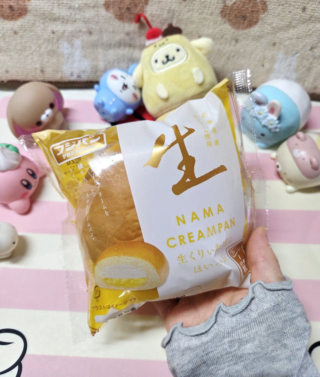 nemu_pyonpyon's tweet photo. おうちでのんびり過ごす、
休日の12時半です
外はくもっています、
雨降りそうです(´･_･`)

フジパンさん
生くりぃむぱん
ほいっぷ♡

ふんわりしっとり生地に、
ホイップとカスタード✨
ダブルクリーム(>ᴗ<)♥
おいしい～💕 https://t.co/PYw5FtsjeA