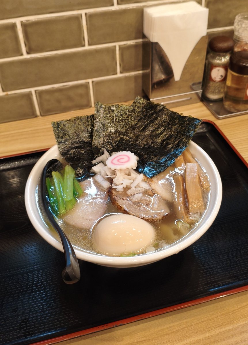 1102r5002c's tweet photo. 自家製麺 大輝〈糀谷〉
▫中華そば(塩)

中華そば、ほっこりして美味いなぁ。
癒し系の味わいでかなり好き。 https://t.co/NWSp4FycR7