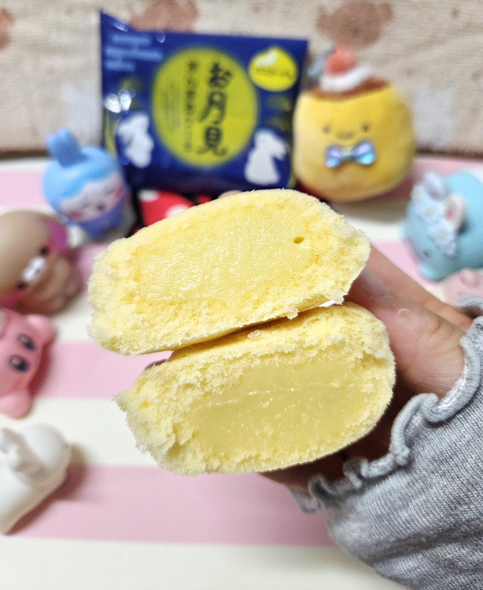 nemu_pyonpyon's tweet photo. 1ヶ月くらい前に買った(気がする)、
市岡製菓さん
お月見まんまるケーキ
カスタード✨
(賞味期限 10.23)

ふんわり生地に、
カスタードクリーム♡
おいしい～(˶´ᵕ`˶)💕 https://t.co/lM1bO5omO0