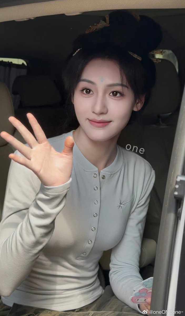 zhouyiruu's tweet photo. 🎬 261019 |《春日宴》Day 2

Xu Chuniang's makeup, hairstyle details &amp; full look for today 🫠

#SpringBanquet #ZhouYiru #周益如 https://t.co/U6xtQKOVcU