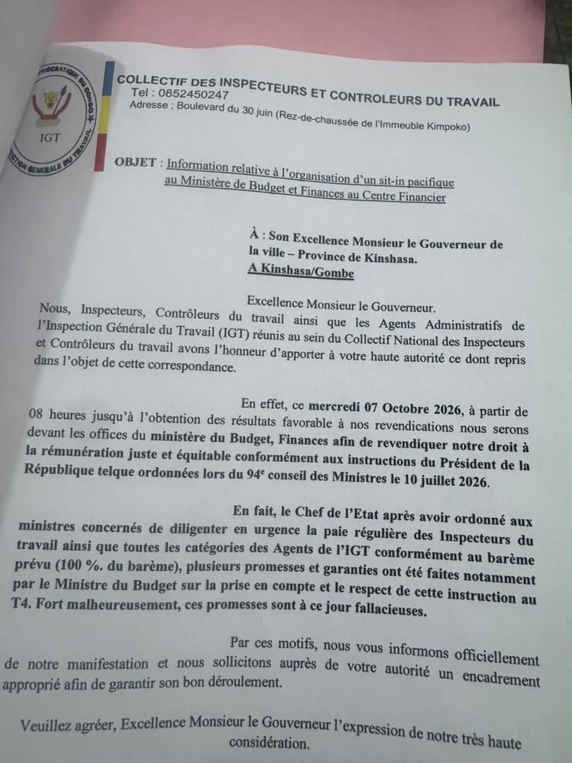Tele_50's tweet photo. Le collectif des inspecteurs et contrôleurs du travail a annoncé la tenue d'un sit-in ce mercredi au Centre financier. 

Cette action vise précisément à faire pression sur le ministère du Budget et celui des Finances, afin de revendiquer une rémunération plus juste et équitable, conformément aux instructions du Chef de l'État.

Ces instructions concernent la régularisation urgente de la paie régulière des inspecteurs du travail, ainsi que de toutes les catégories d'agents de l'IGT (Inspection Générale du Travail), conformément au barème prévu (100 % du barème). Plusieurs promesses et garanties avaient été faites, notamment par le ministre du Budget, concernant la prise en compte et le respect de cette instruction dès le quatrième trimestre (T4). 

Malheureusement, à ce jour, ces promesses se sont révélées « fallacieuses », précise le collectif.

Les autorités de la ville de Kinshasa ont d'ores et déjà été saisies à ce sujet.
