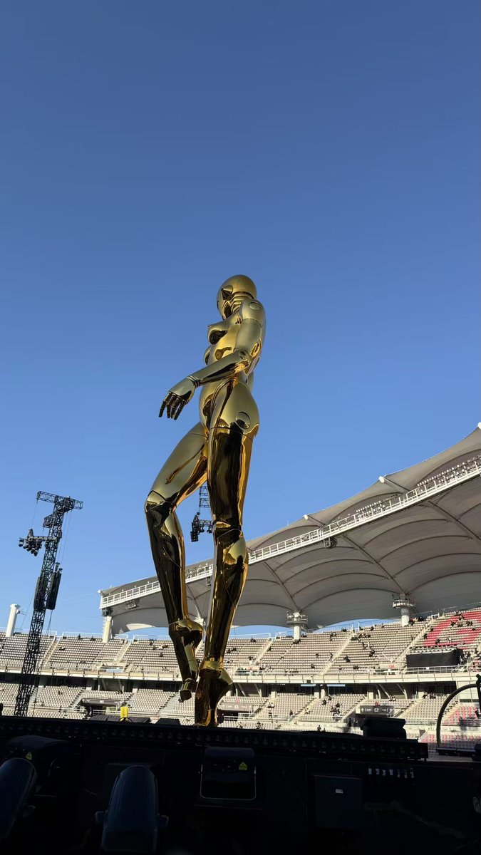 TheWeekndOnl's tweet photo. The Soyarama statue in Seoul 🇰🇷 https://t.co/DAJN2Ob0Fc