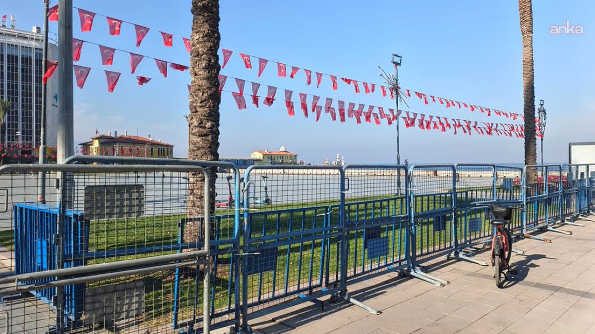 f_dincsy's tweet photo. İzmir'de meydanlar ablukaya alındı!

💢Cemil Tugay’ın AKP’ye katılacağı iddiası sonrası İzmir’de siyasi parti ve STK’ların buluşma çağrıları kent merkezinde güvenlik önlemlerini artırdı

💢Cumhuriyet ve Konak Atatürk meydanları bariyerlerle kapatıldı https://t.co/B2bsKtie7m