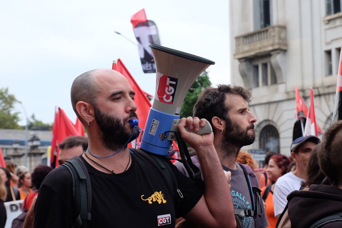 CGTCatalunya's tweet photo. Vaga al sector social, 15 convenis mobilitzats i en lluita 🏴

Perquè volen que gestionem la misèria en condicions miserables. S'ha acabat 🔥 per uns sector social públic amb un treball digne! https://t.co/yiUUxqqCkb