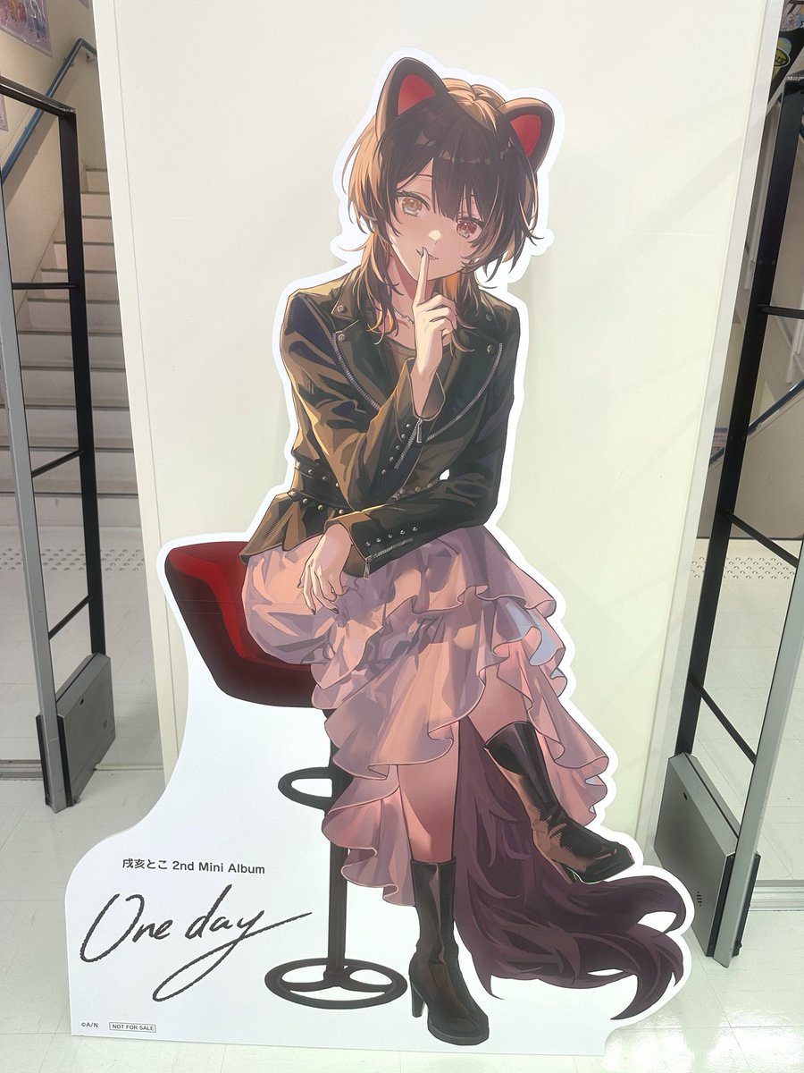 nijimakura's tweet photo. 池袋のアニメイトにいた戌亥のパネル爆ビジュすぎてメロい
#戌亥とこ_Oneday
#いぬいどんどんすきになる https://t.co/fP3LJosdUC
