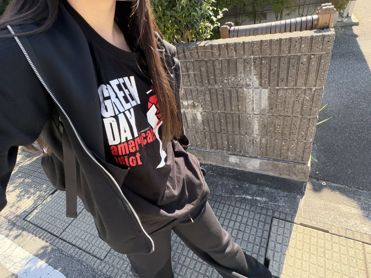 sttm_chasi's tweet photo. 午後授業飛んでカラオケに行くガキ https://t.co/51d6U5gwyz