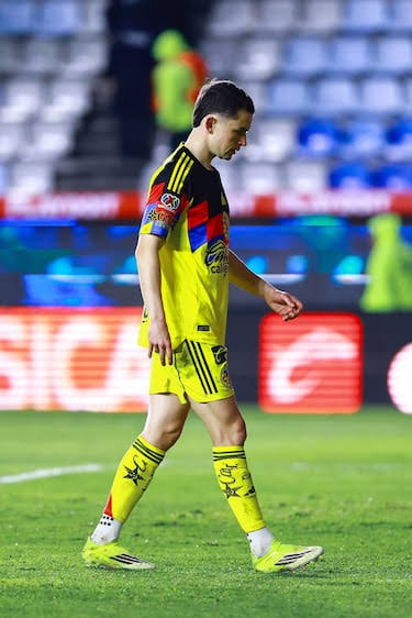 LaDelanteraGoat's tweet photo. Voy ACEPTAR q el #piojoAlvarado quedo a deber en este partido vs #Chile pero alguien vio a #Fidalgo #Israelreyes y otros? xq "Expertos" como #Espn #SomosFox #Tudn #Televisa #brailovsky dicen q hacen diferencia🤣x más automentir la verdad sale #LaEraDeRafa #LaNuevaEra #Chile https://t.co/PTjZVojMv5