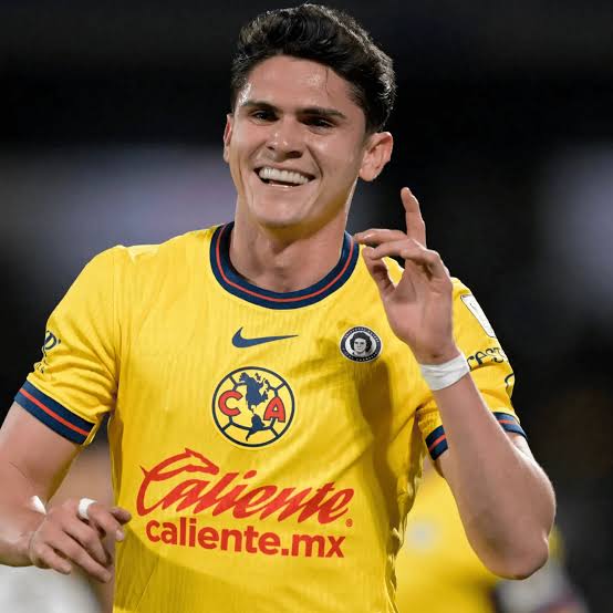 LaDelanteraGoat's tweet photo. Voy ACEPTAR q el #piojoAlvarado quedo a deber en este partido vs #Chile pero alguien vio a #Fidalgo #Israelreyes y otros? xq "Expertos" como #Espn #SomosFox #Tudn #Televisa #brailovsky dicen q hacen diferencia🤣x más automentir la verdad sale #LaEraDeRafa #LaNuevaEra #Chile https://t.co/PTjZVojMv5
