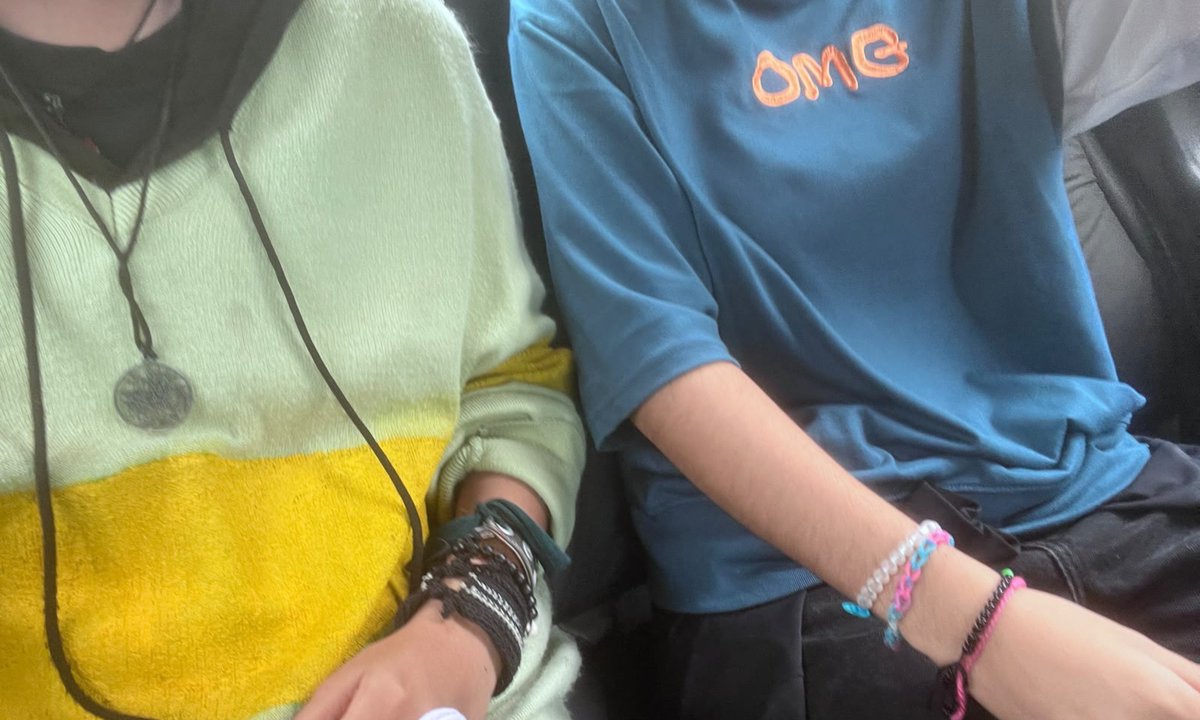 zoruallen's tweet photo. today my friend and i went to school like Kris and Bucchi lolololol https://t.co/izOCC0Rcat