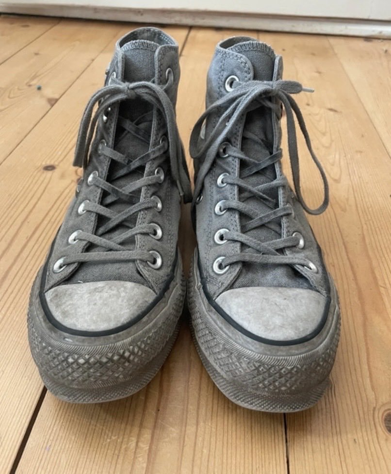 moneyincin's tweet photo. RARE OPPORTUNITY
worship irl shoes 🥵
imagine the smell hnng girlstink😵‍💫 https://t.co/nKsW8D77wi