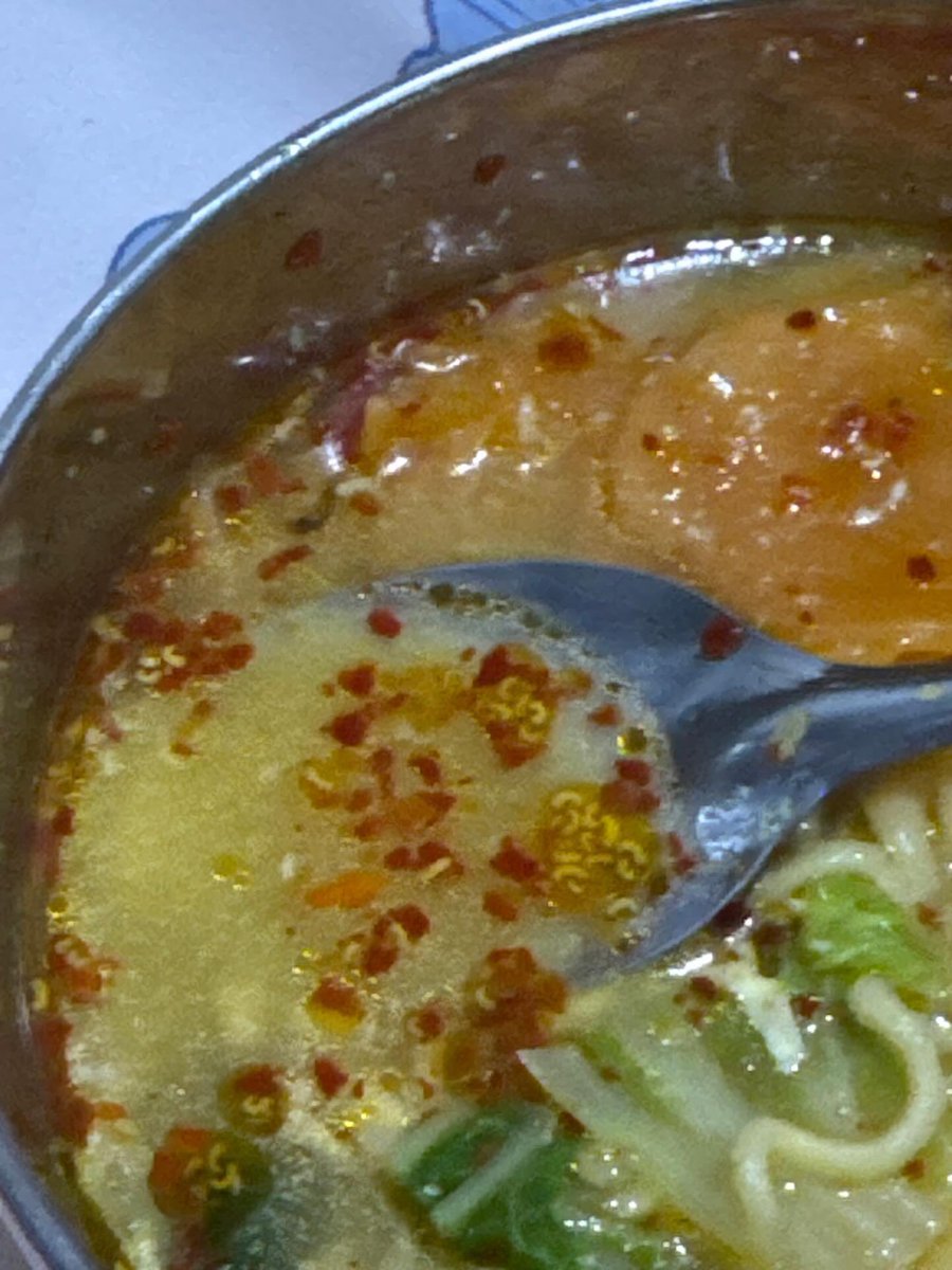 lostanotherbyte's tweet photo. Warga... plis bilang ke aku kalo ini bukan ulet/belatung kann??? Udah makan 4-5 sendok tiba2 pas ngaduk baru ngeh ada banyak ginian 😭 trauma bgtt beli seblak lg asli https://t.co/RdNifpFfqN