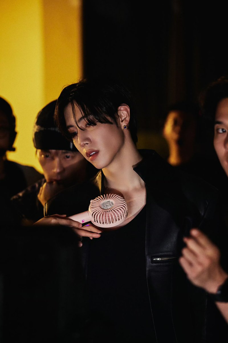 wwmarktuan's tweet photo. MT studios shared some different pictures on weibo (1/2)

NIGHTLIGHT feat. MILLI MV behind-the-scenes 🎞️💎🔦 #NIGHTLIGHT

🔗https://t.co/0F2QCoefTD

NIGHTLIGHT BY MARK TUAN FEAT. MILLI #NIGHT
#MarkTuan #段宜恩 
@marktuan @DNAmngmnt https://t.co/nZLQPvOF9v