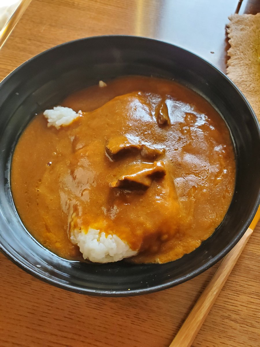 rorirorisan's tweet photo. 外出して予定時間に帰宅出来ず
慌てて冷凍保存のご飯と頂いたレトルトカレーで
昼食
ビーフカレー
美味しく食べました https://t.co/WavEQfzchA