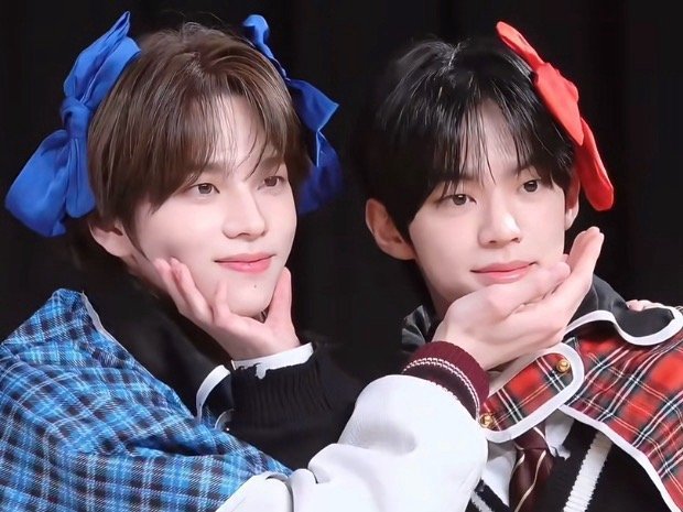 justbelynnn's tweet photo. yudoz hand size difference 🥰

20.5cm 💙 17.5cm https://t.co/vFSSzfSbvY