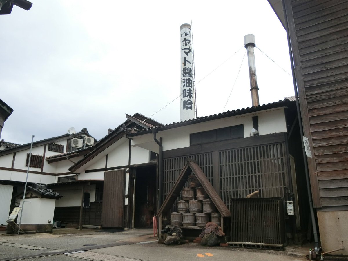 ujicyan's tweet photo. 誘惑てんこ盛り 
はじまり　はじまり　は
幕をあける。
さて、何が始まるか。 

ソフト好き��僕は
醤油工場で 
しょうゆソフトを
いただきました。 

甘さの中に
醤油の深いコクがきいて
しょうゆう魅力がありました。(笑)

金沢ヤマト醤油にて https://t.co/3vOBYs9vfu