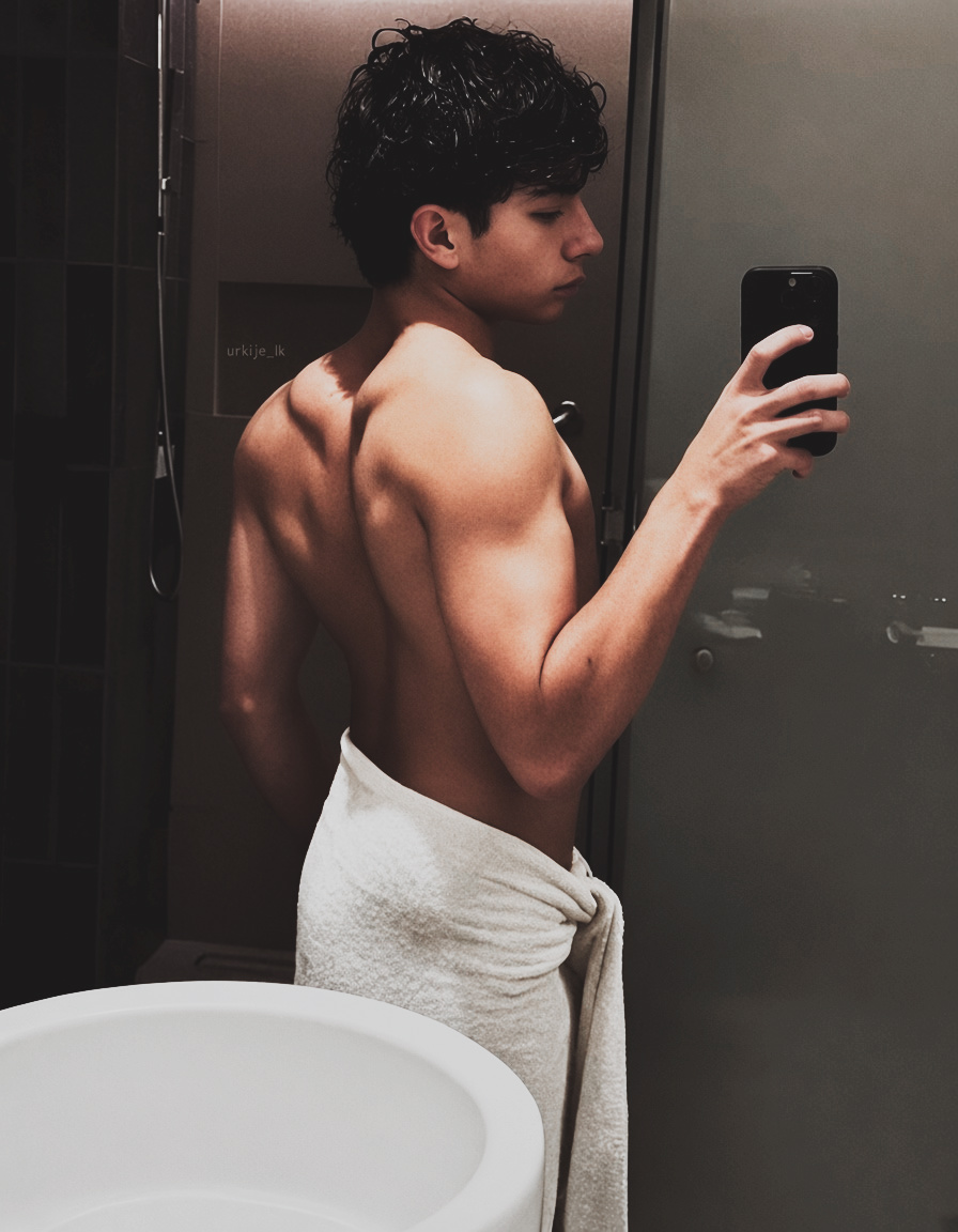 lukzxk's tweet photo. ㅤㅤㅤㅤ                                                                                   ㅤ                                
                                AFTER   SHOWER.ㅤㅤㅤㅤㅤㅤㅤㅤㅤㅤ                                            ㅤㅤㅤㅤㅤ https://t.co/ShNr9Zn5l8