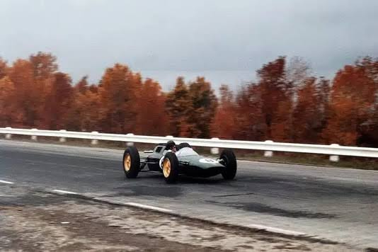 MsportXtra's tweet photo. #F1 #OnThisDay, October 7th 1962. Jim Clark (Lotus) started on pole position and went on to win the #USGP at Watkins Glen, ahead of Graham Hill (BRM) and Bruce McLaren (Cooper). https://t.co/kq0qtG0Y1f #MsportXtra https://t.co/ooKsOfyvCZ