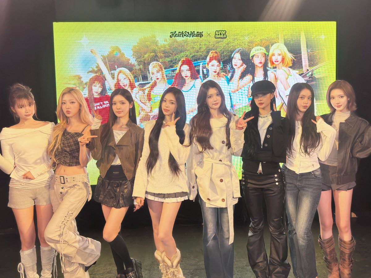 faliennn's tweet photo. jir aku kira jiwoo nya pake standee soalnya tone/lightning nya beda sendiri 😭😭 https://t.co/HOWoPIrMEX