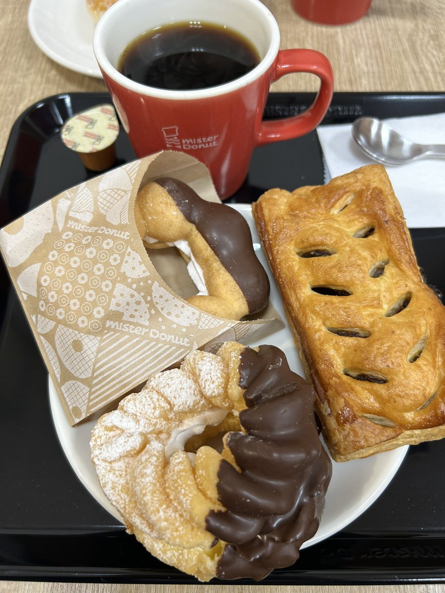 Toshys_life's tweet photo. 天皇杯の応援前にカロリー補給😋
ミスド🍩久しぶり☺️
 #いわきFC
 #天皇杯 https://t.co/l8kswWfxex