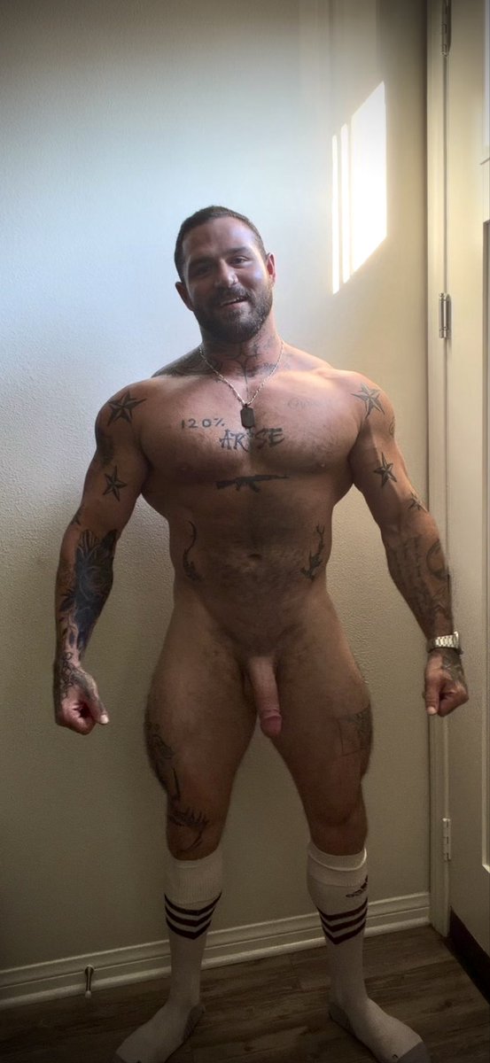 luvs477's tweet photo. When are you gonna bottom for me? https://t.co/LrbDeJzOAt