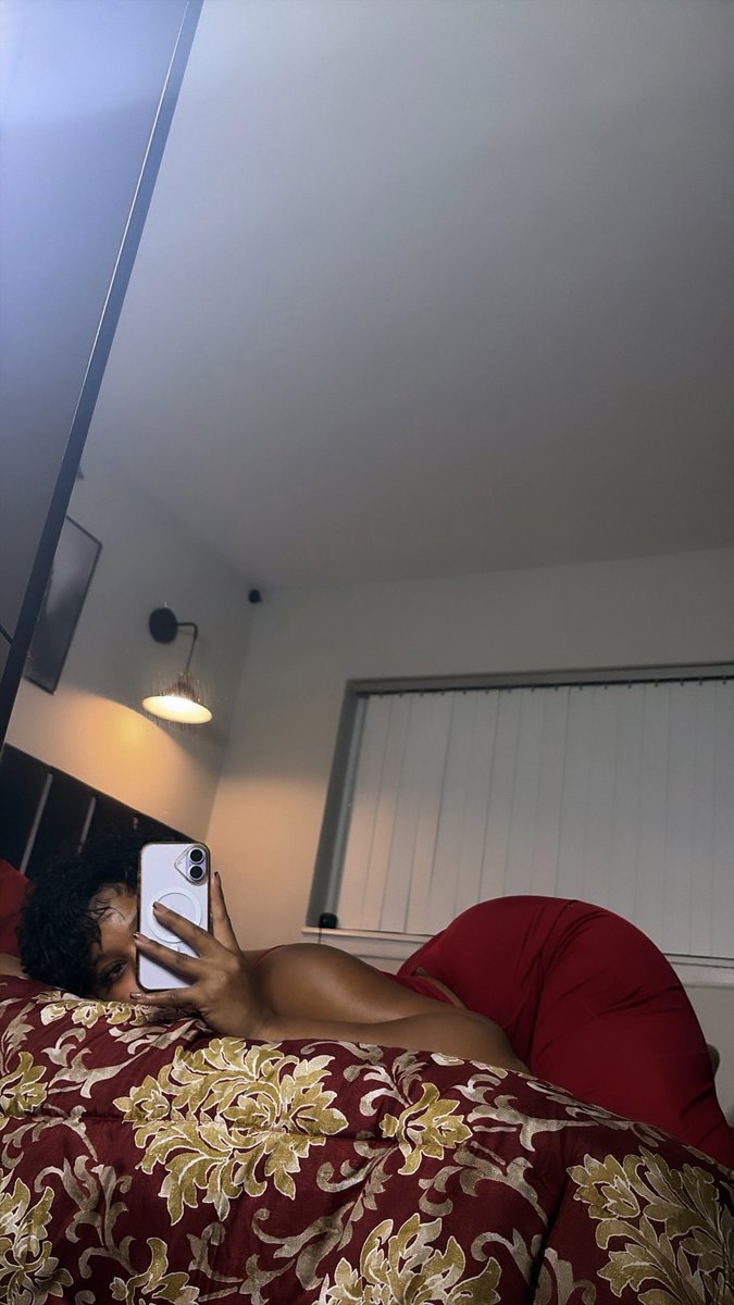yesitstgreene's tweet photo. bedtime🌹 https://t.co/349VT9u5ev