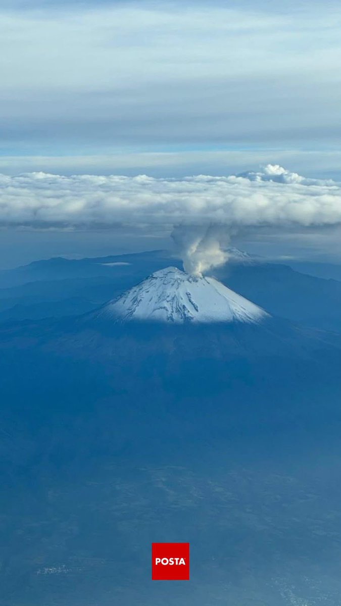 POSTA_Mexico's tweet photo. #FelizMiércolesATodos te dejamos esta bella #Postaldeldía del
volcán #Popocatépetl

#Clima | hoy tendremos un día mayormente nublado con una temperatura máxima de 23º y una mínima de 14º con probabilidad de lluvia 🌧️ https://t.co/DQyK0sMhk9
