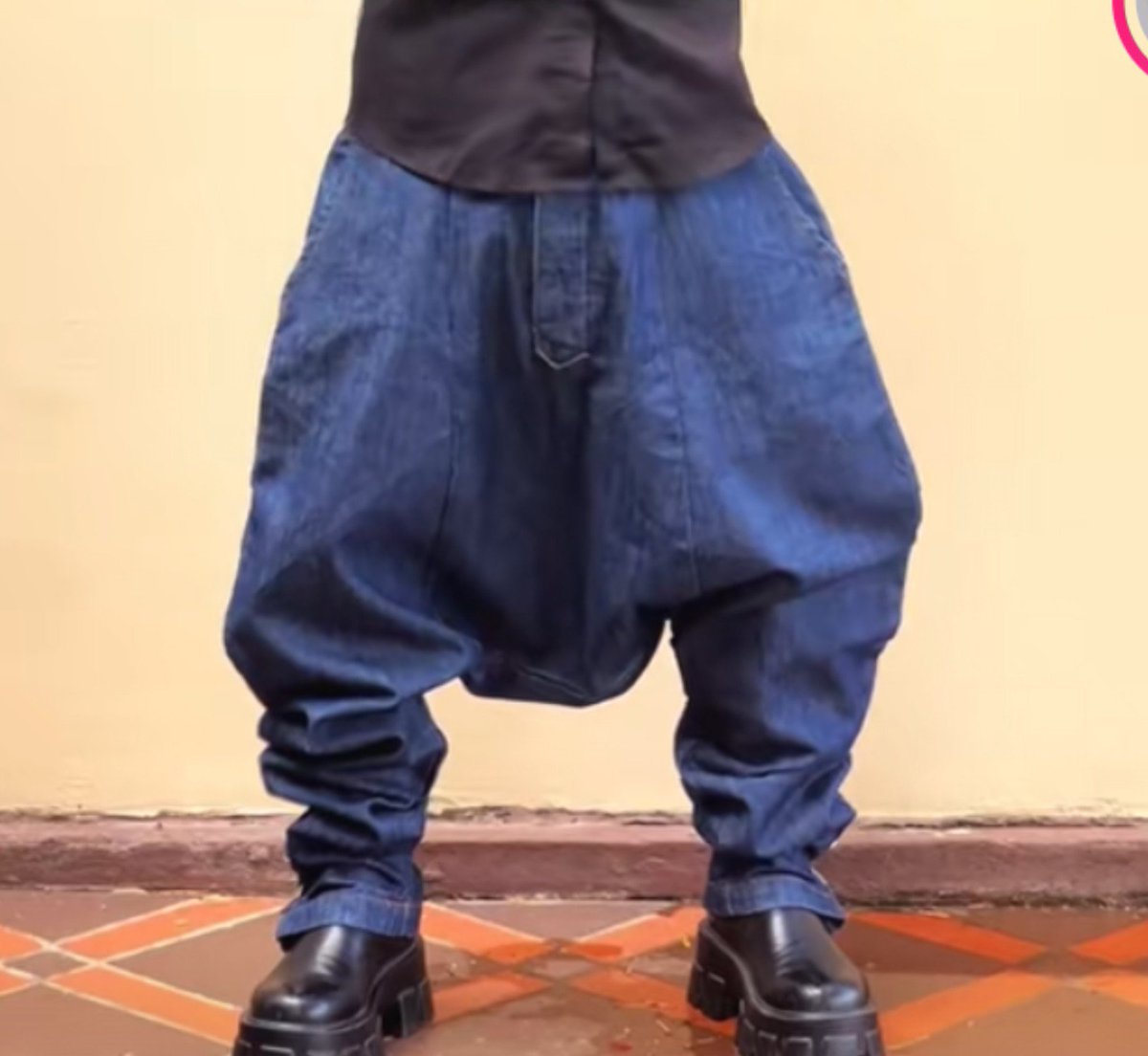 Luvandalugano47's tweet photo. "Mimi siwezi date na dem wa mtaa huu wote hawajui kuoga"😂👇 https://t.co/cpJwbjgFta