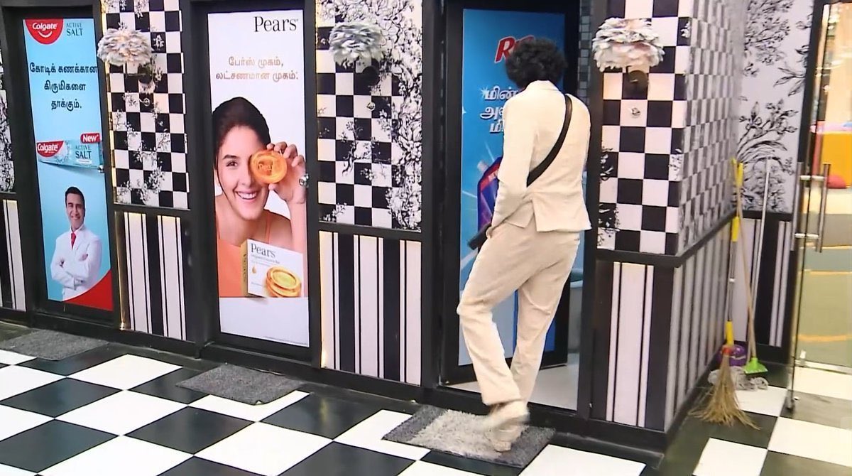 RenewedFrmToxic's tweet photo. I miss Kamal Haasan as the host here. He would definitely school a sexist and proud misogynist like Jason on what “being a man” actually means.
#BiggbossTamil10 https://t.co/8dnF7pYppU